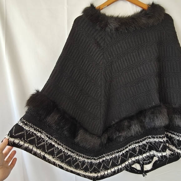 Ming Wang Faux Fur Trim Knit Cape In Black Fringe White Size Medium - Picture 5 of 12